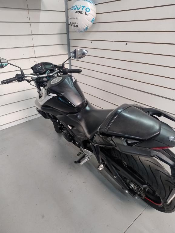 YAMAHA MT-03 300 - Foto