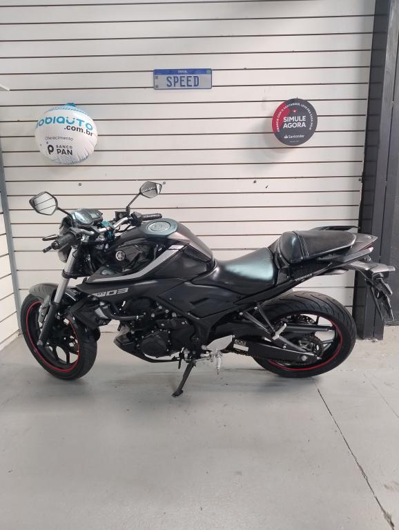 YAMAHA MT-03 300 - Foto