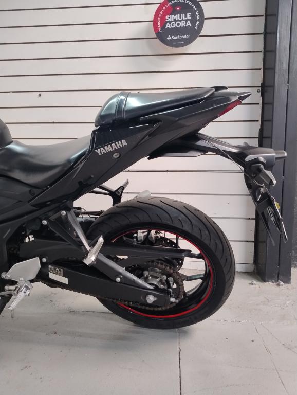 YAMAHA MT-03 300 - Foto