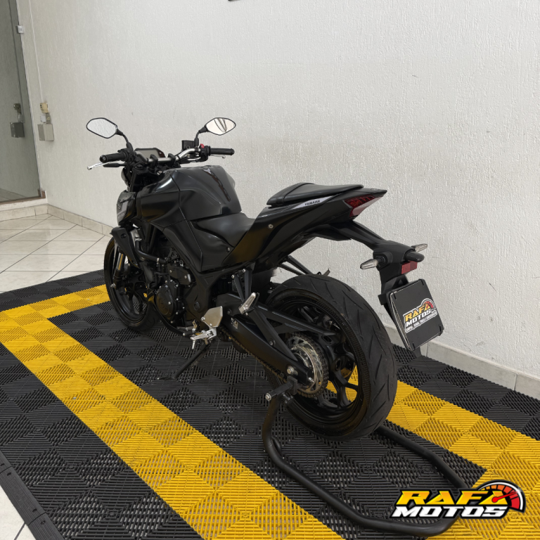 YAMAHA MT-03 300 - Foto