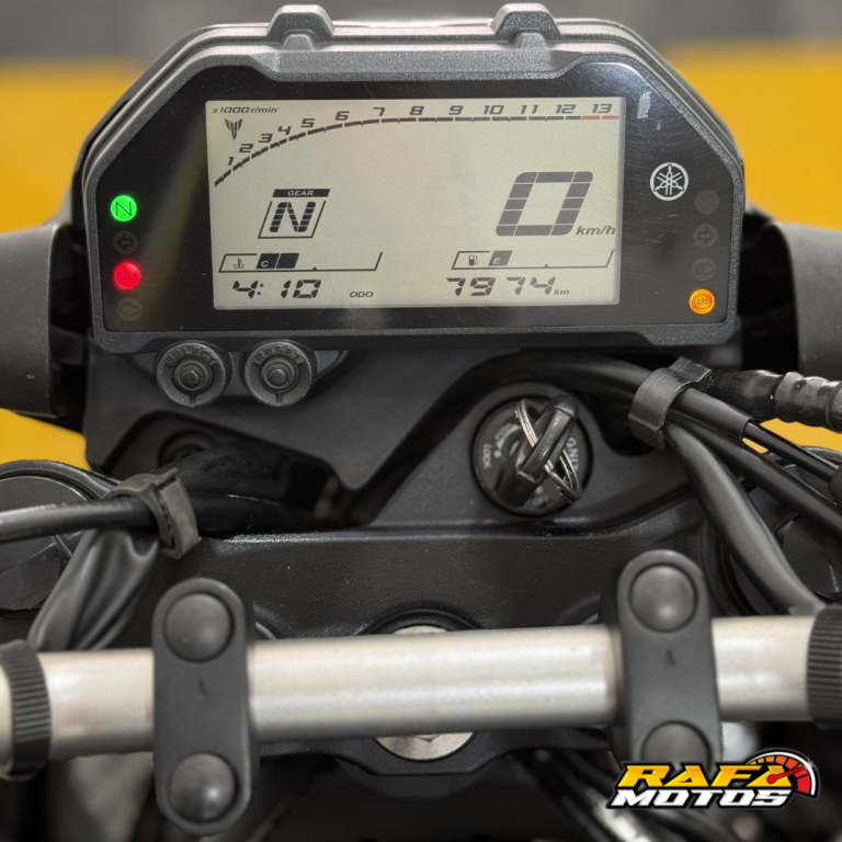 YAMAHA MT-03 300 - Foto