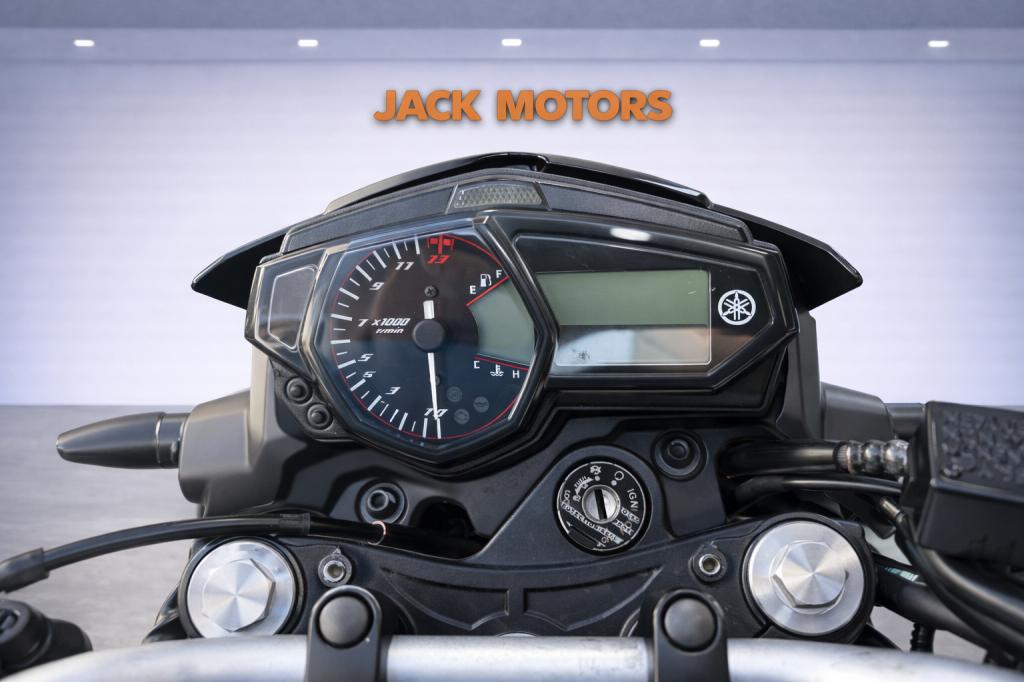 YAMAHA MT-03 300 - Foto