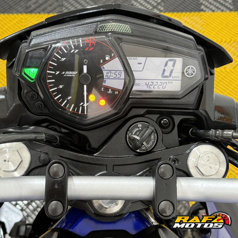 YAMAHA MT-03 300 - Foto