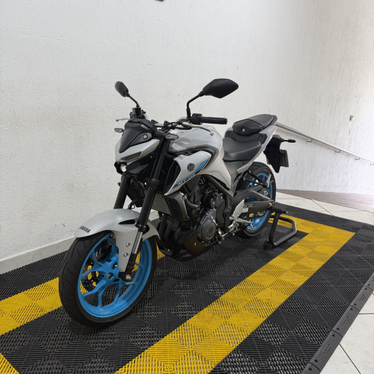 YAMAHA MT-03 300 - Foto