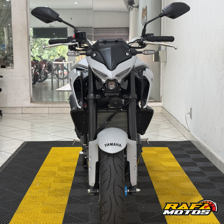 YAMAHA MT-03 300 - Foto