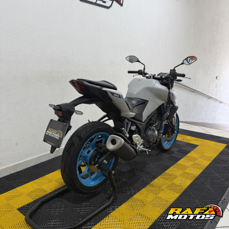 YAMAHA MT-03 300 - Foto