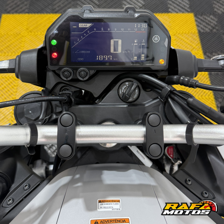 YAMAHA MT-03 300 - Foto