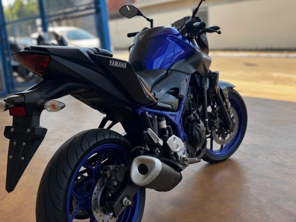 YAMAHA MT-03 300 - Foto