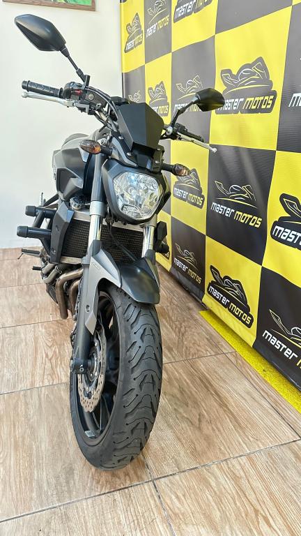 YAMAHA MT-07 700 - Foto