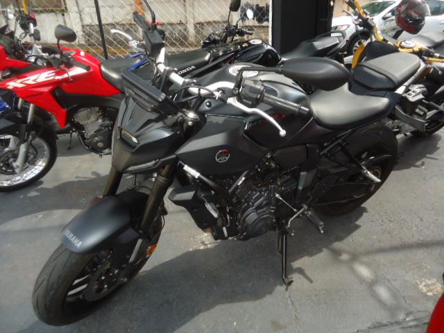 YAMAHA MT-07 700 - Foto