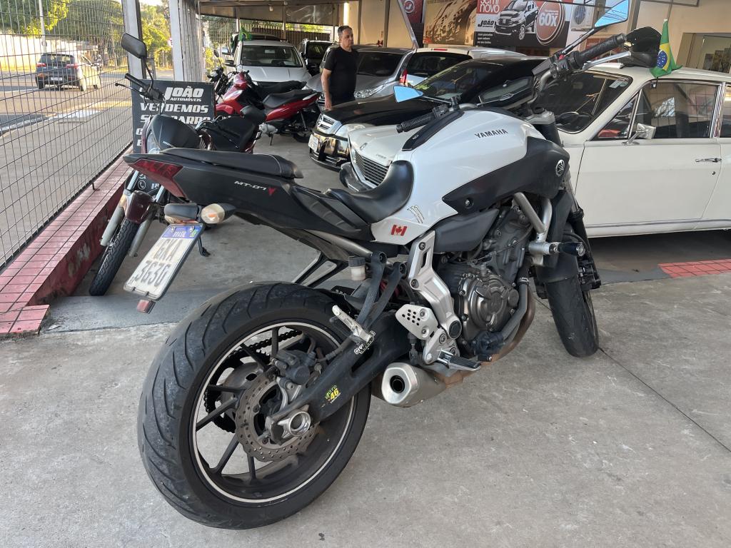 YAMAHA MT-07 700 - Foto