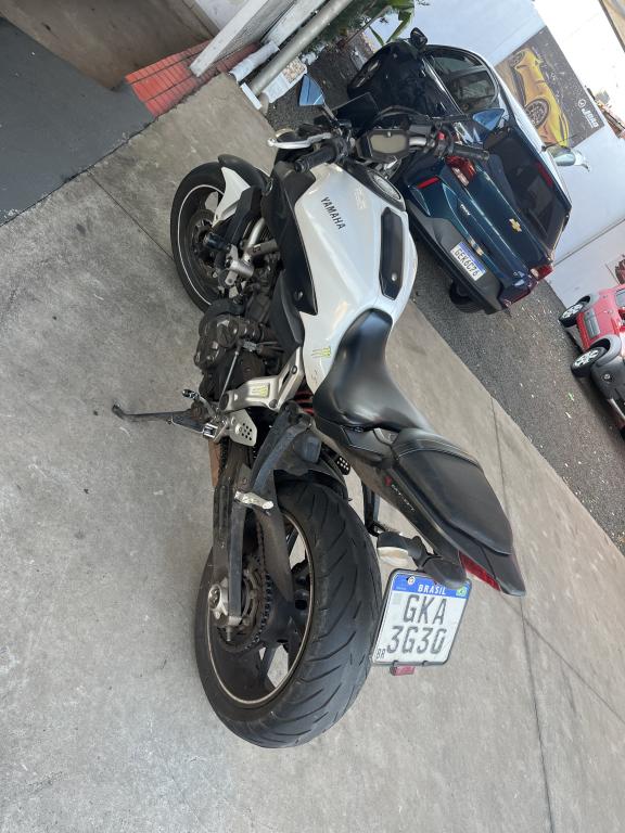 YAMAHA MT-07 700 - Foto