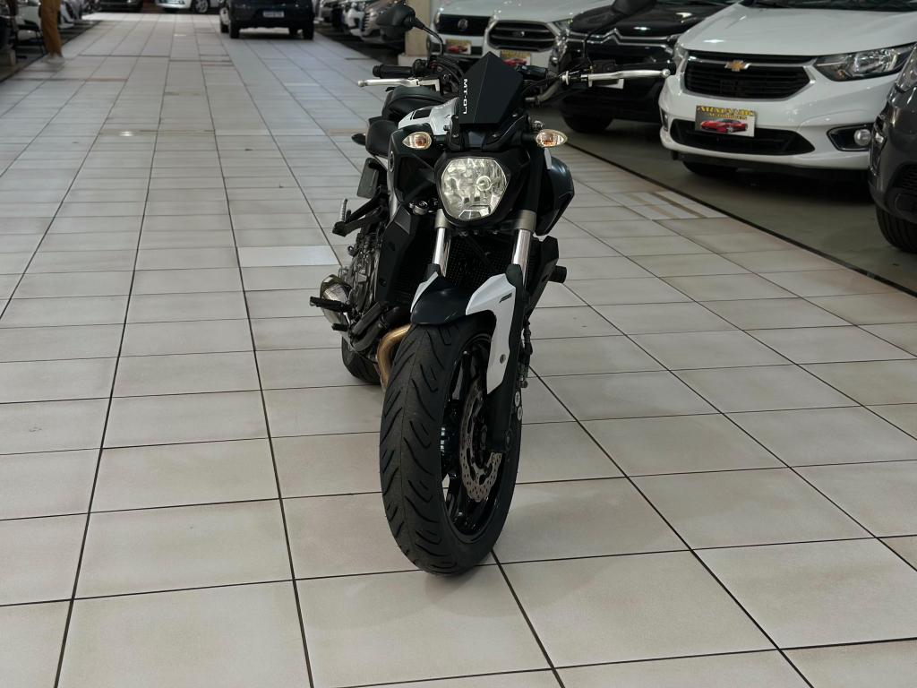 YAMAHA MT-07 700 - Foto