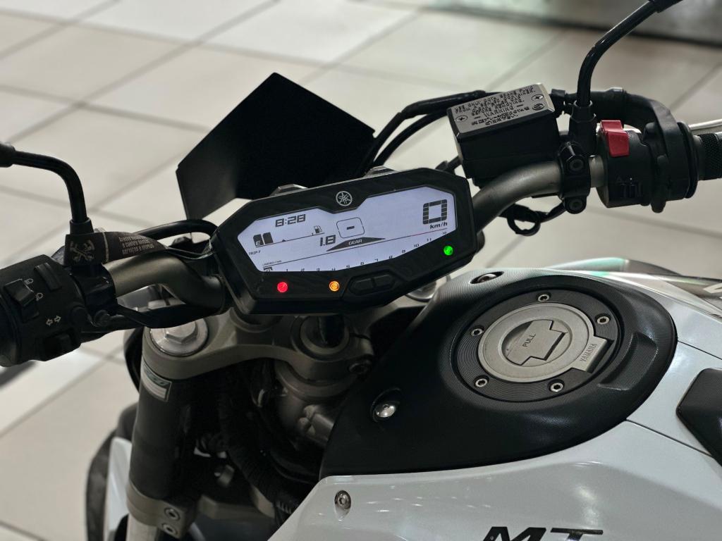 YAMAHA MT-07 700 - Foto