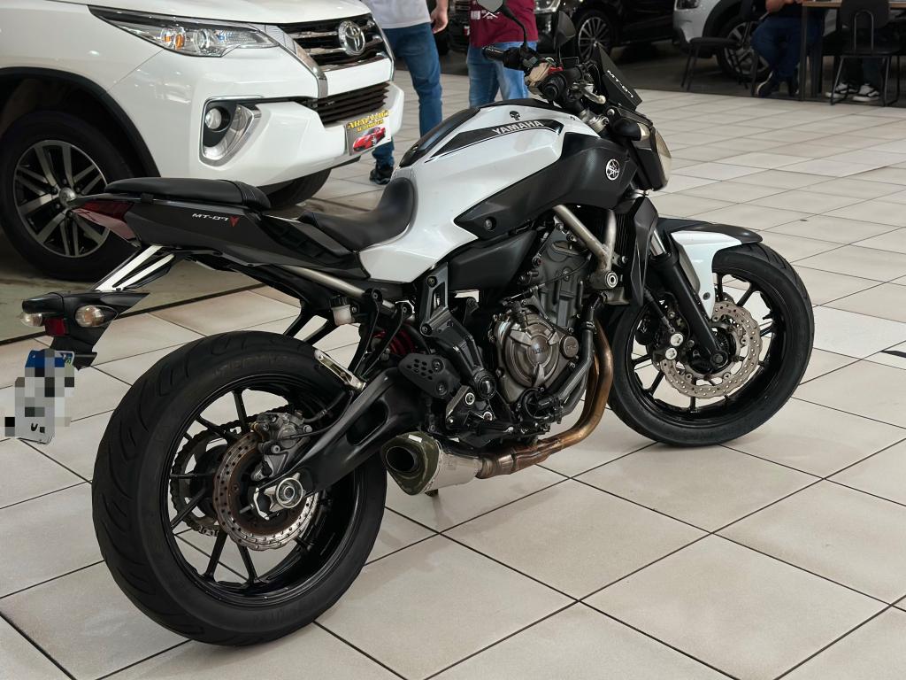YAMAHA MT-07 700 - Foto