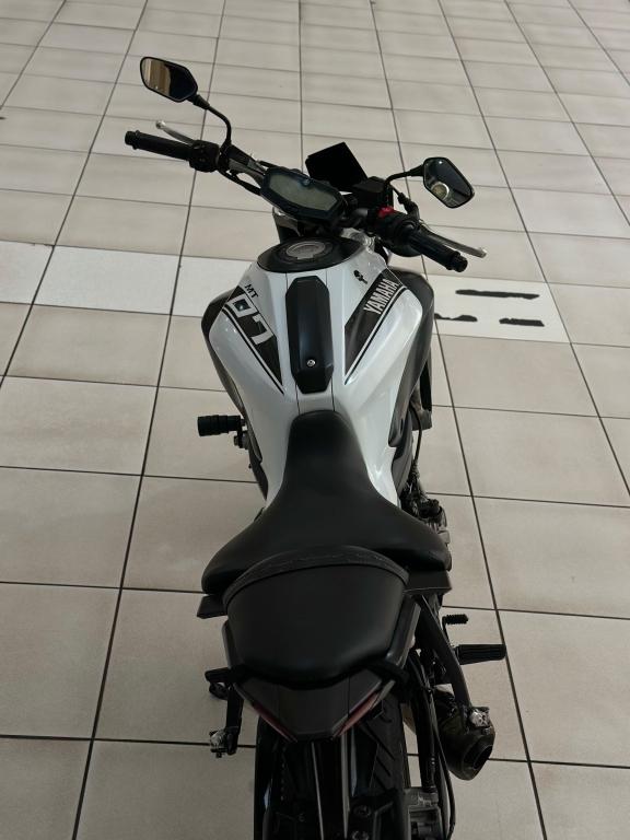 YAMAHA MT-07 700 - Foto