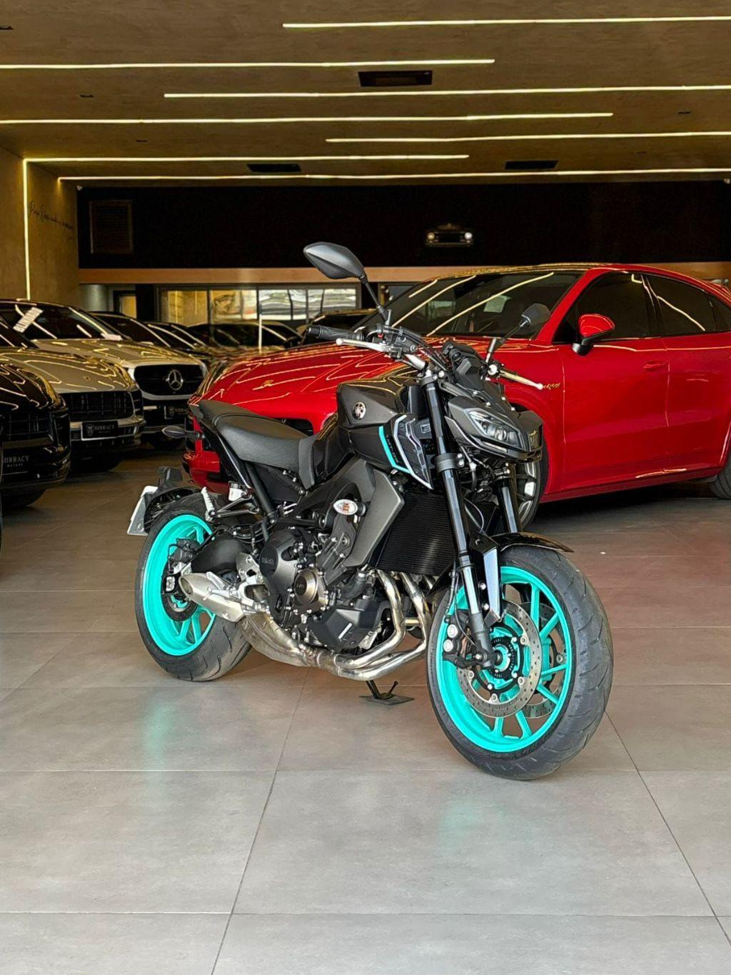 YAMAHA MT-09 850 - Foto