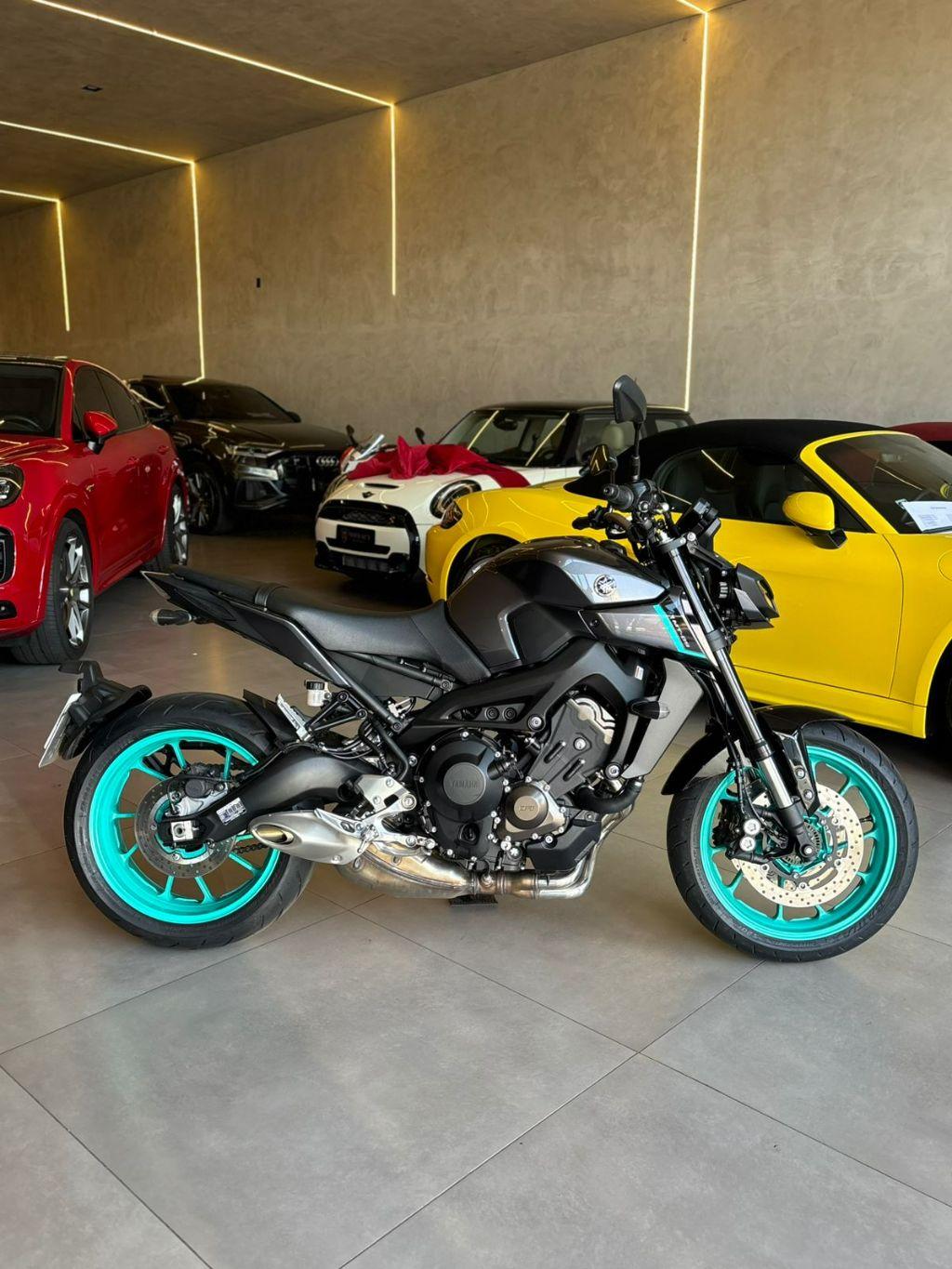 YAMAHA MT-09 850 - Foto