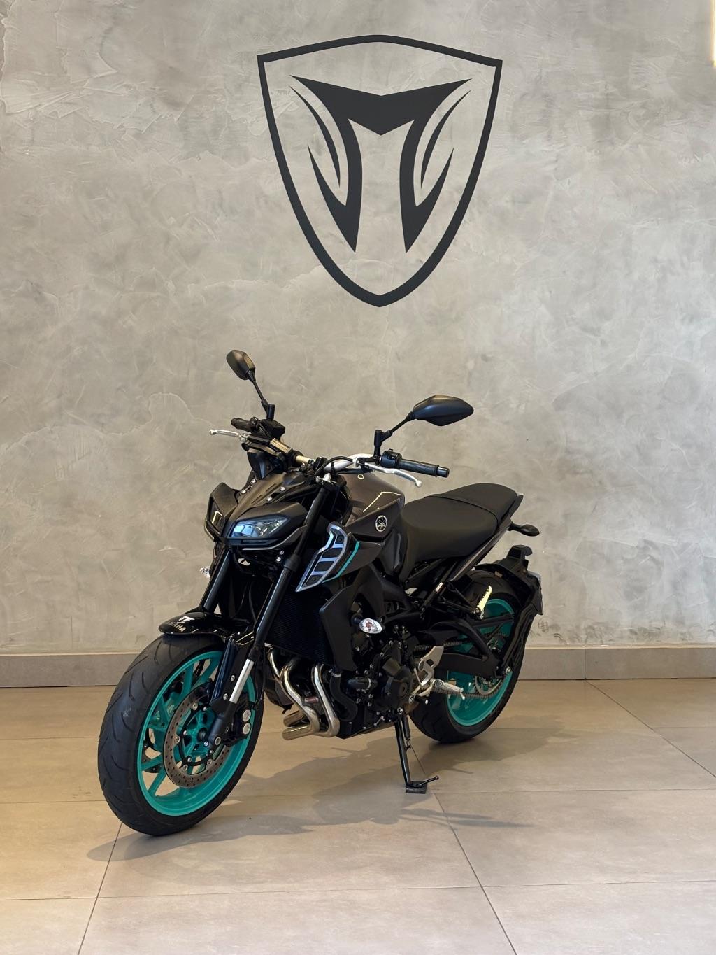 YAMAHA MT-09 850 - Foto