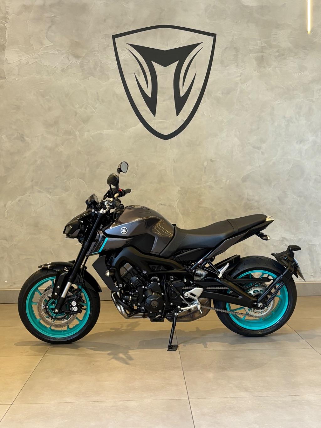 YAMAHA MT-09 850 - Foto