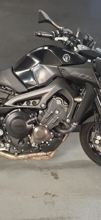 YAMAHA MT-09 850 - Foto