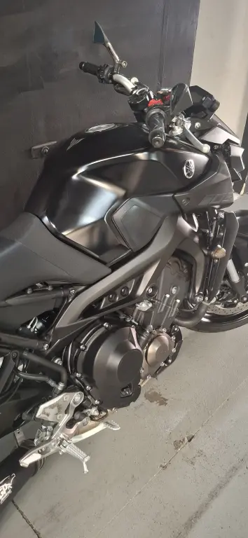 YAMAHA MT-09 850 - Foto