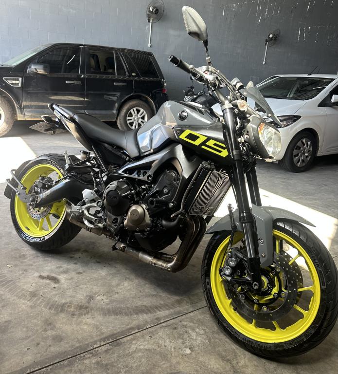 YAMAHA MT-09 850 - Foto