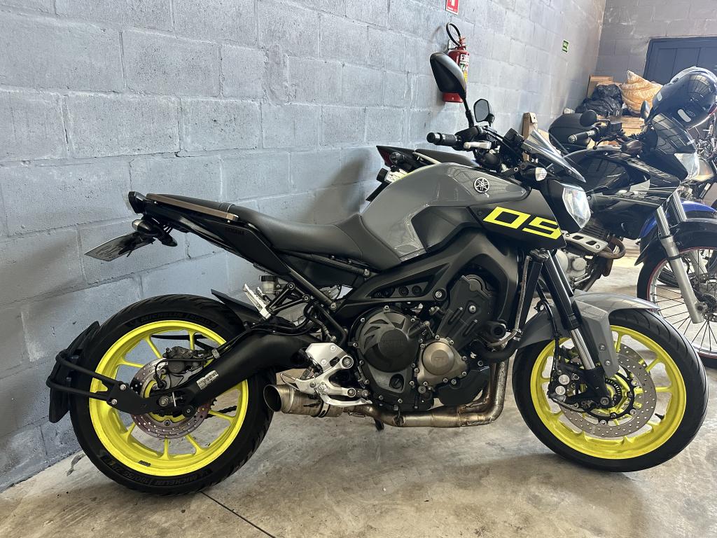 YAMAHA MT-09 850 - Foto
