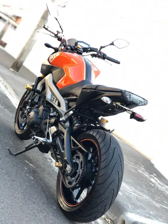 YAMAHA MT-09 850 - Foto