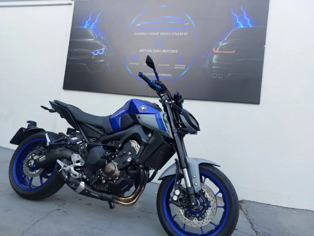 YAMAHA MT-09 850 - Foto