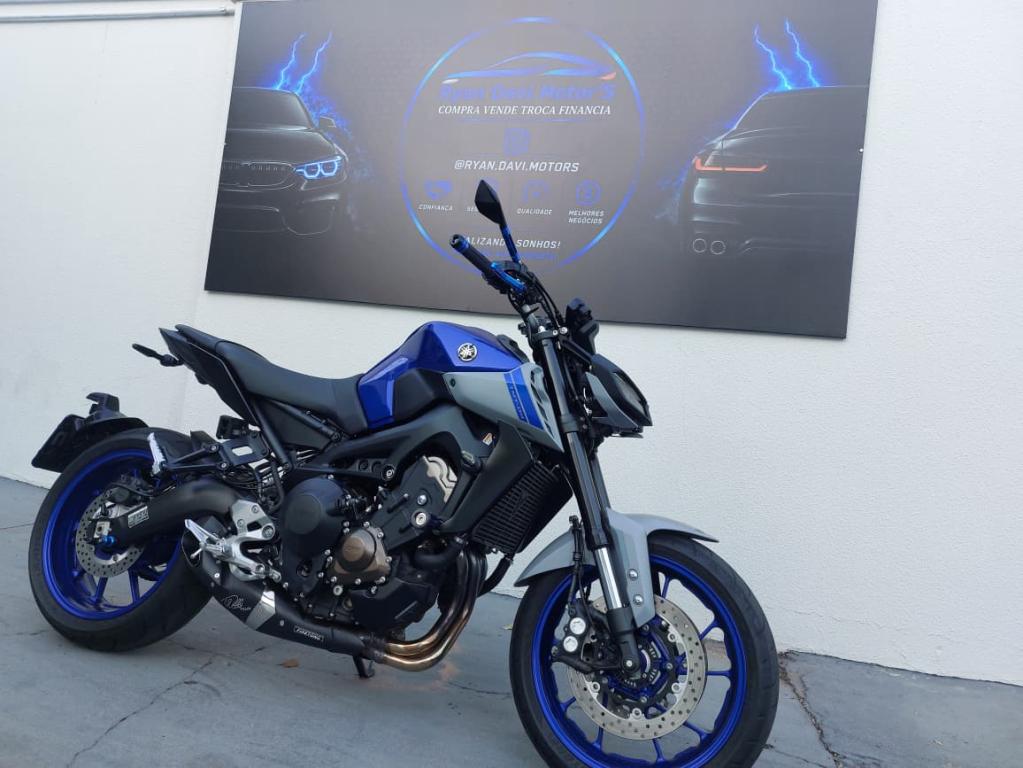 YAMAHA MT-09 850 - Foto