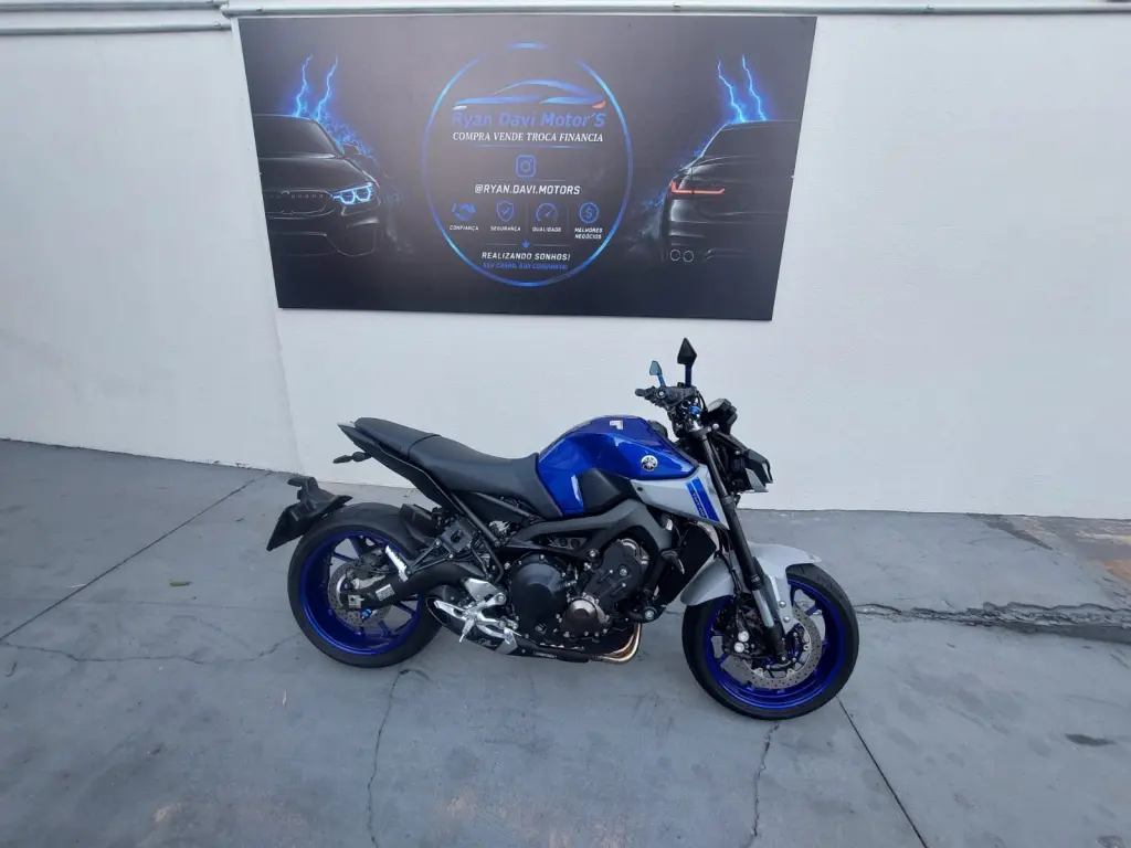 YAMAHA MT-09 850 - Foto