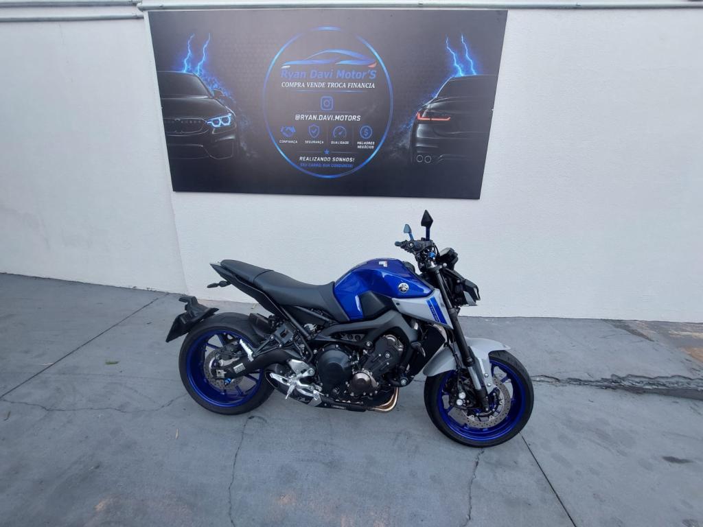 YAMAHA MT-09 850 - Foto