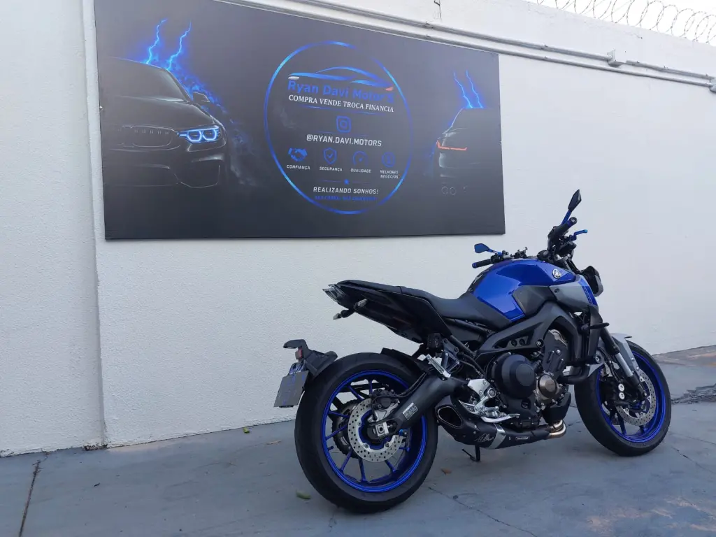 YAMAHA MT-09 850 - Foto