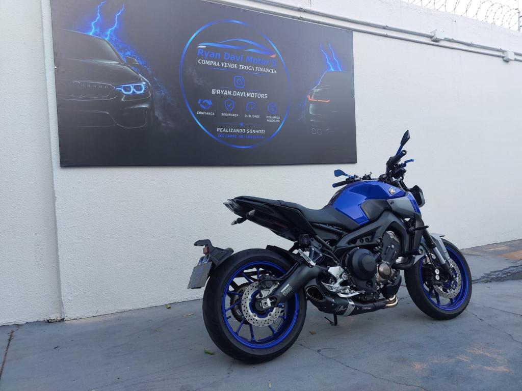 YAMAHA MT-09 850 - Foto
