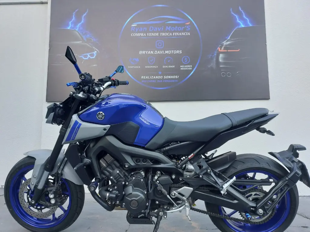 YAMAHA MT-09 850 - Foto