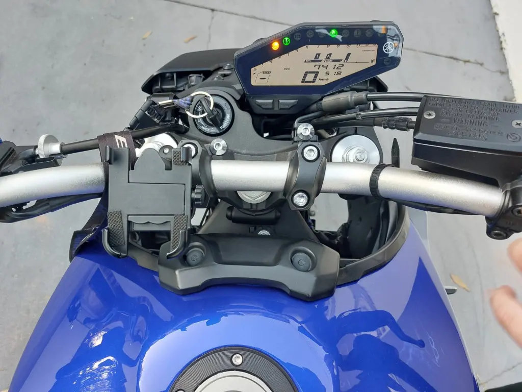 YAMAHA MT-09 850 - Foto