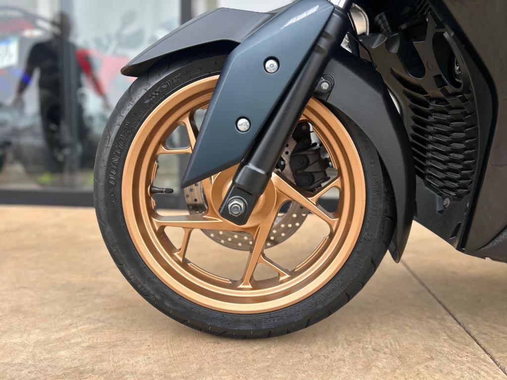 YAMAHA Xmax 250 - Foto