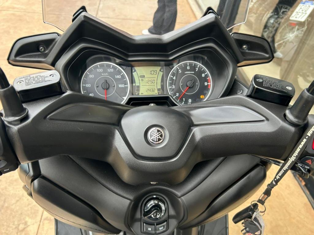 YAMAHA Xmax 250 - Foto