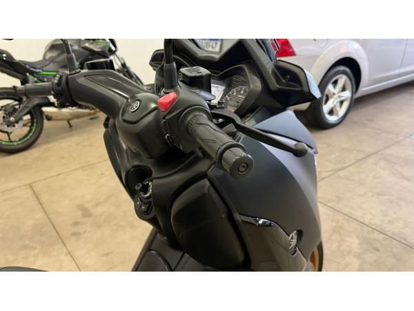 YAMAHA XMax 250 - Foto