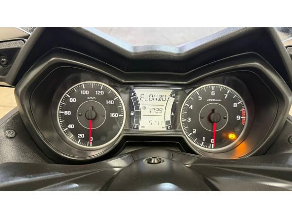 YAMAHA XMax 250 - Foto