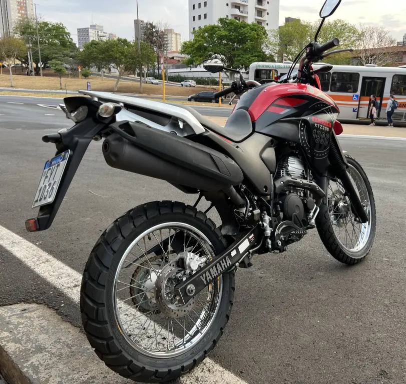 YAMAHA XTZ 250 - Foto