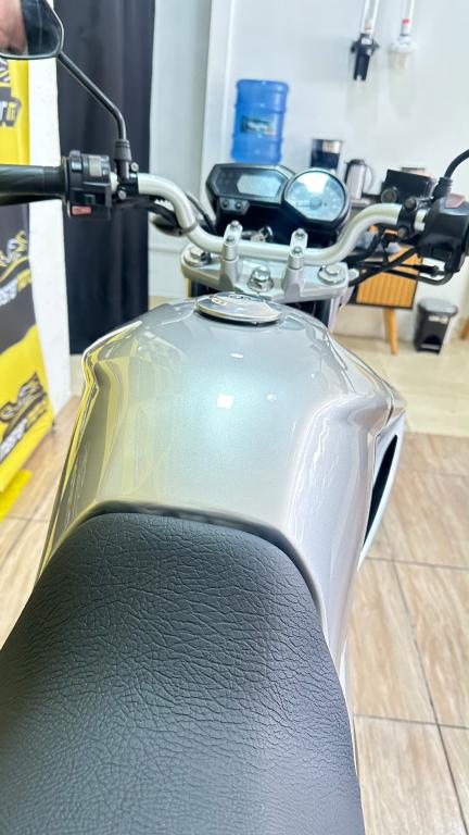 YAMAHA YS Fazer 250 - Foto