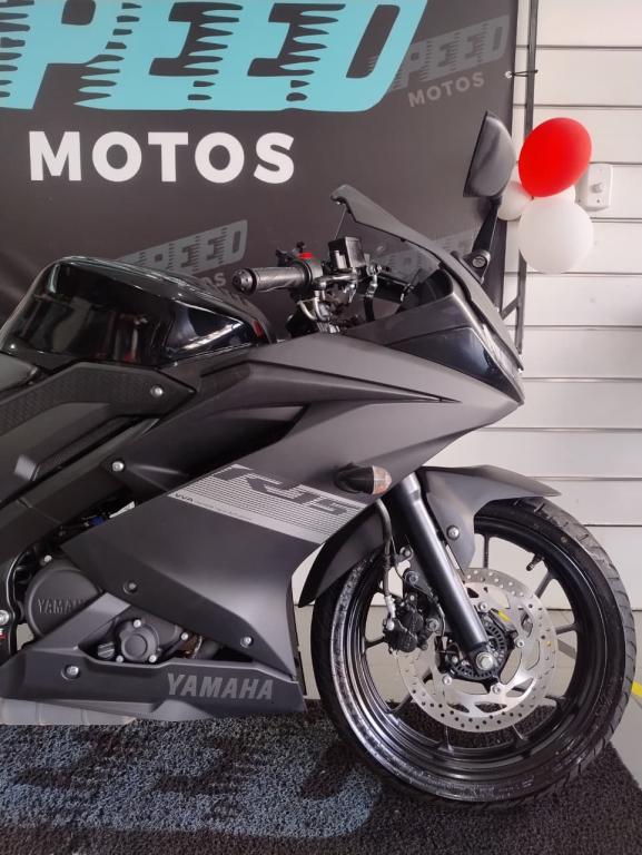 YAMAHA YZF R15 150 - Foto