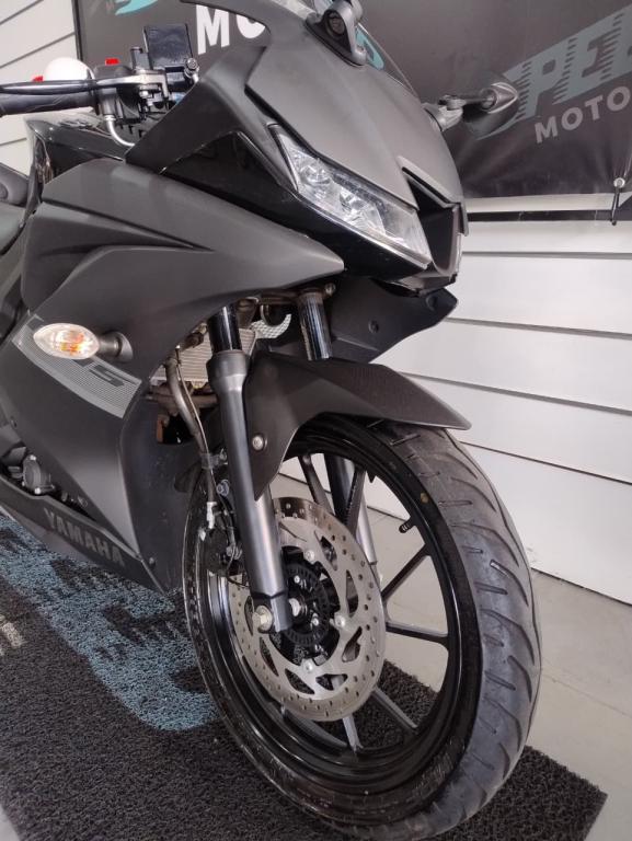 YAMAHA YZF R15 150 - Foto