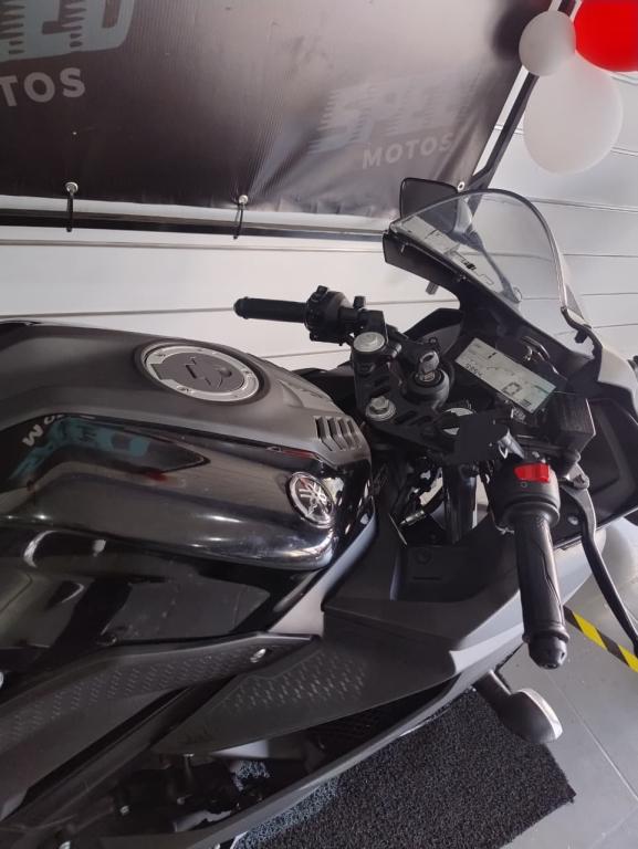 YAMAHA YZF R15 150 - Foto