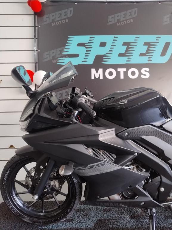 YAMAHA YZF R15 150 - Foto