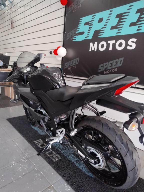 YAMAHA YZF R15 150 - Foto
