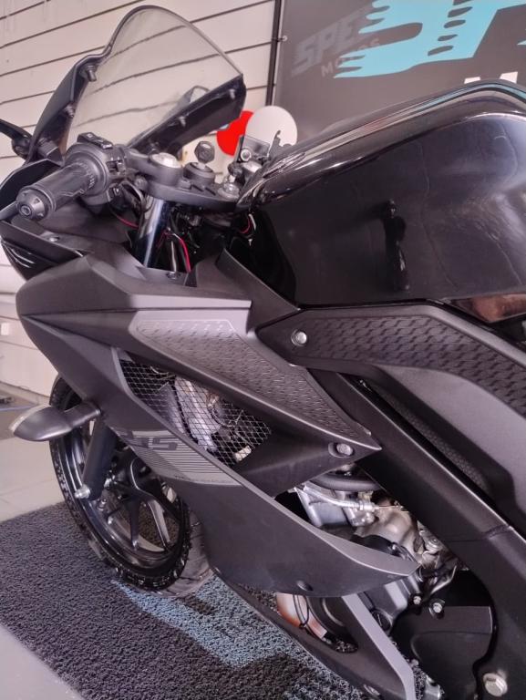 YAMAHA YZF R15 150 - Foto