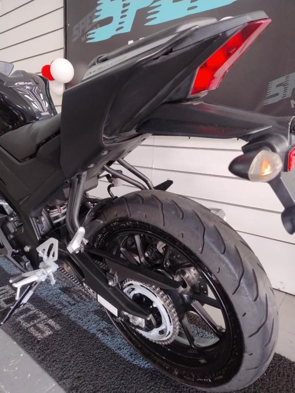 YAMAHA YZF R15 150 - Foto